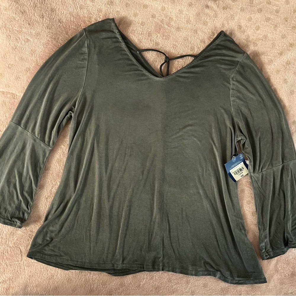 NWT XL gray top.